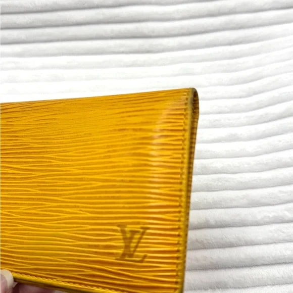 LOUIS VUITTON Card Holder M63209 Yellow - Picture 5 of 7